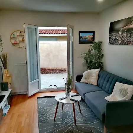 Maisonnette Proche De Lyon Holiday home Meyzieu